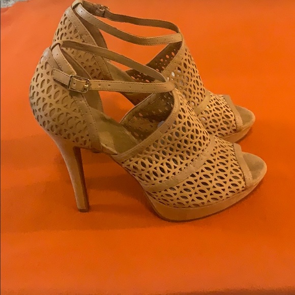BCBG camel Platform stilettos - Picture 2 of 3